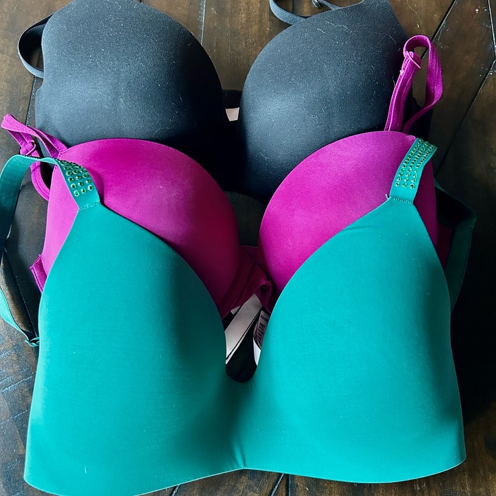 Victoria’s Secret 32DD Incredible, Push-up & Wireless